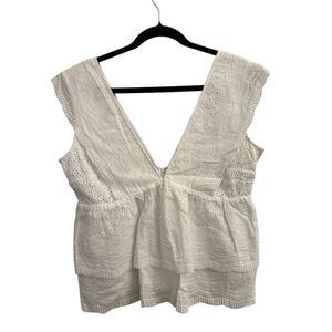 Gianni Bini Boho Eyelet Tiered Sleeveless blouse size M Double V-neck layering C